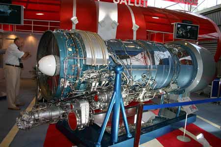 新的航空潤滑油如何換掉機器中舊的潤滑油？