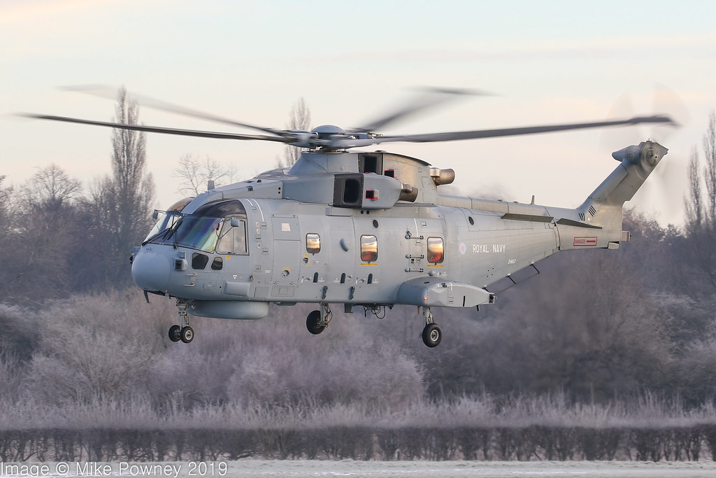 正在起飛的恢背隼直升機(jī)